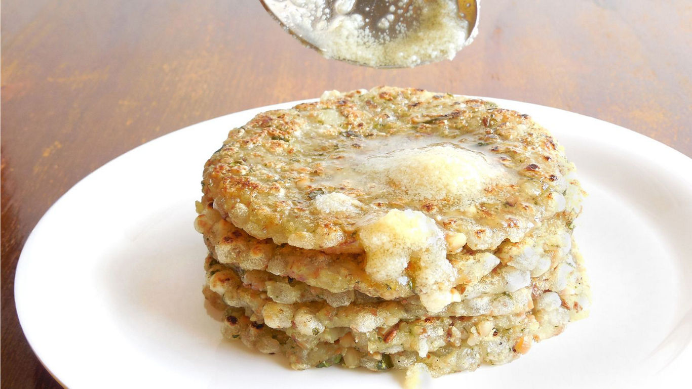 Sawan 2026: Crispy Sabudana Thalipeeth Recipe For Fasting Days